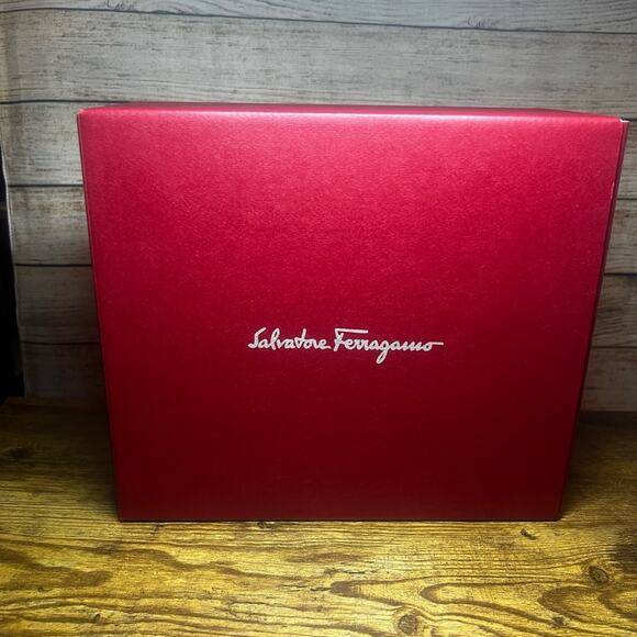 Salvatore Ferragamo Vara Bow Crossbody - Picture 14 of 14